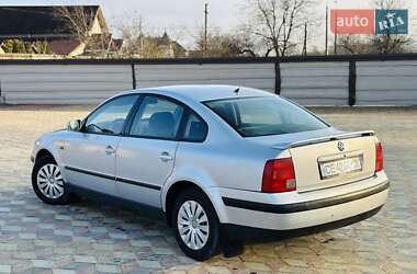 Седан Volkswagen Passat 1997 в Чернівцях