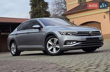 Седан Volkswagen Passat 2022 в Мукачево