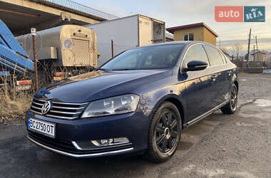 Седан Volkswagen Passat 2010 в Львове