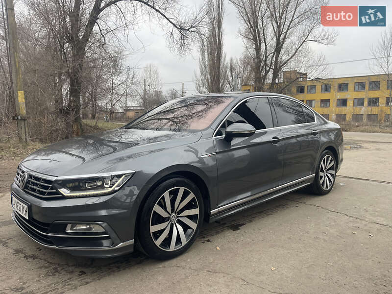 Седан Volkswagen Passat 2016 в Киеве