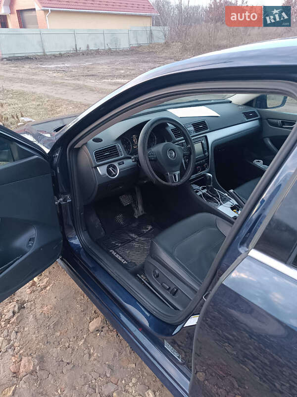 Седан Volkswagen Passat 2012 в Киеве