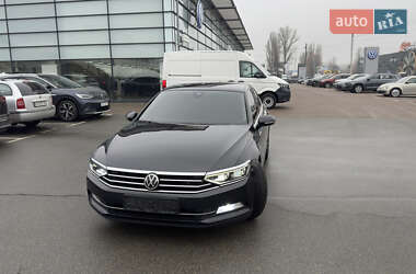 Седан Volkswagen Passat 2015 в Киеве