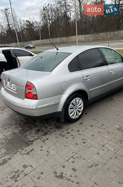 Седан Volkswagen Passat 2003 в Києві