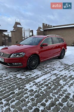 Універсал Volkswagen Passat 2012 в Тернополі