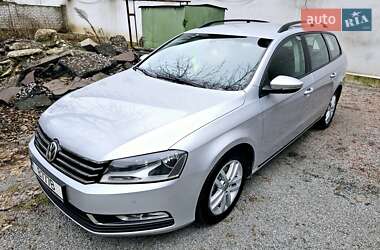 Універсал Volkswagen Passat 2013 в Житомирі