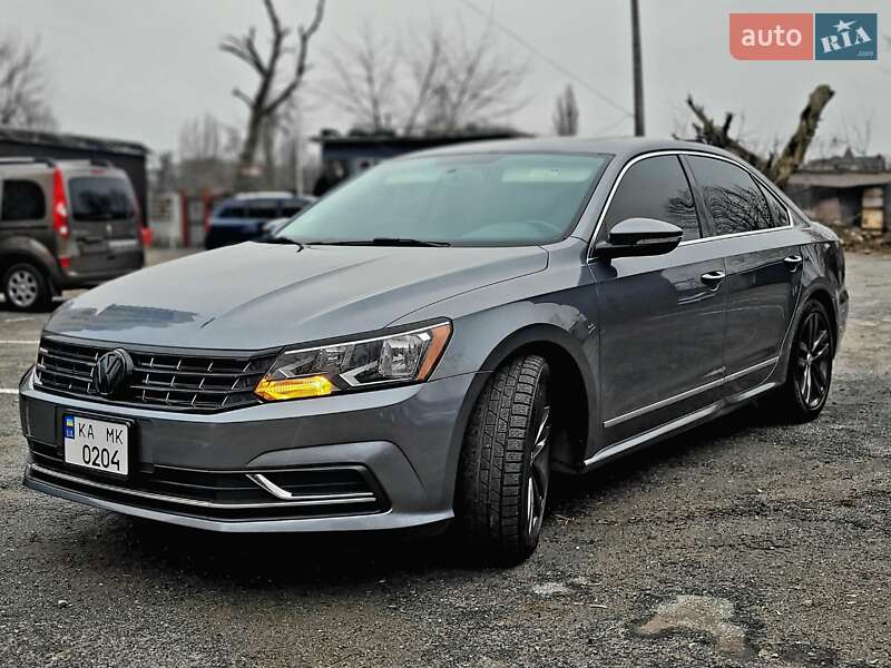 Седан Volkswagen Passat 2015 в Киеве
