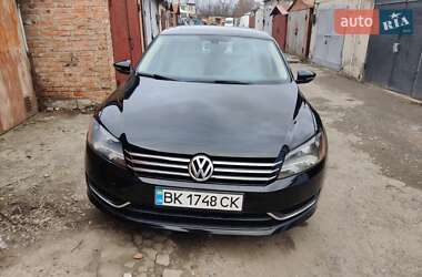 Седан Volkswagen Passat 2012 в Рівному