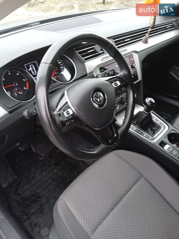 Седан Volkswagen Passat 2017 в Краківці