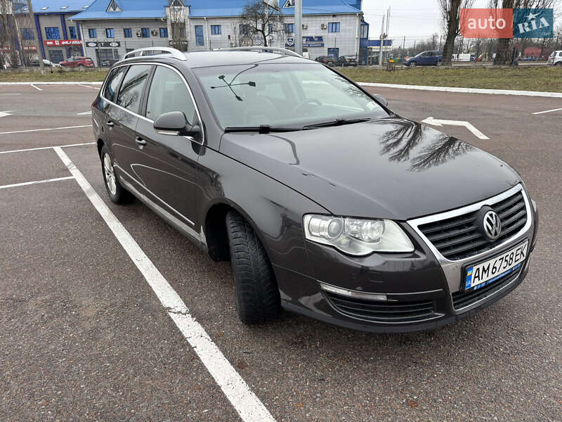 Універсал Volkswagen Passat 2009 в Житомирі