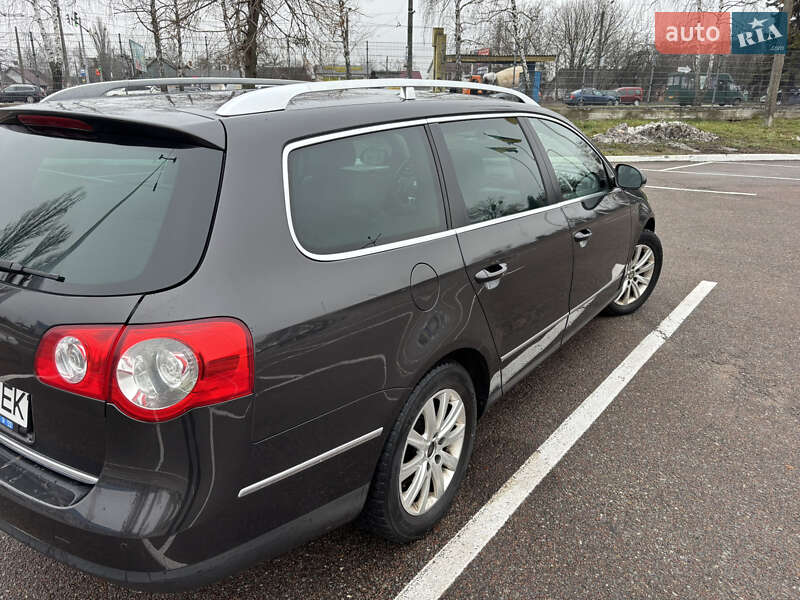 Універсал Volkswagen Passat 2009 в Житомирі