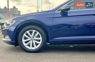 Седан Volkswagen Passat 2018 в Киеве