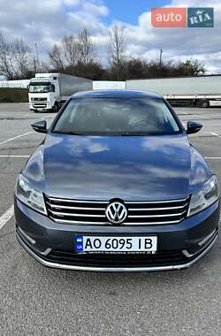 Седан Volkswagen Passat 2011 в Ужгороді