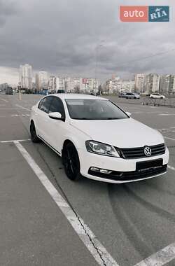 Седан Volkswagen Passat 2012 в Киеве