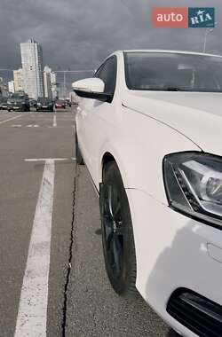 Седан Volkswagen Passat 2012 в Киеве