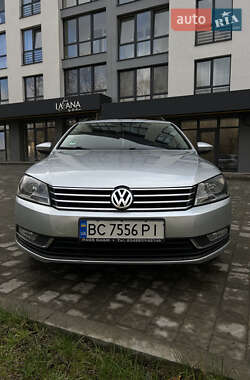 Універсал Volkswagen Passat 2013 в Львові