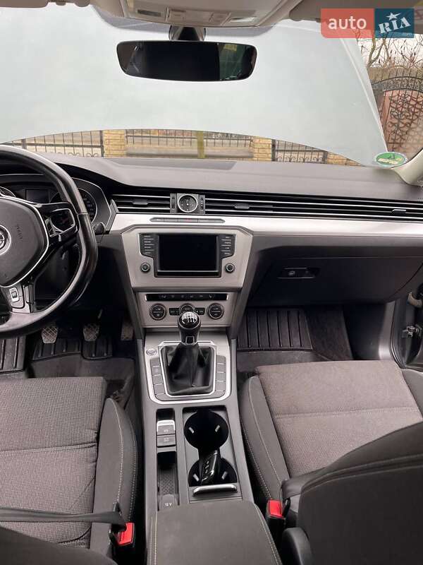 Універсал Volkswagen Passat 2016 в Луцьку