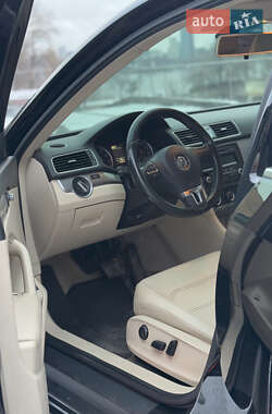 Седан Volkswagen Passat 2013 в Днепре