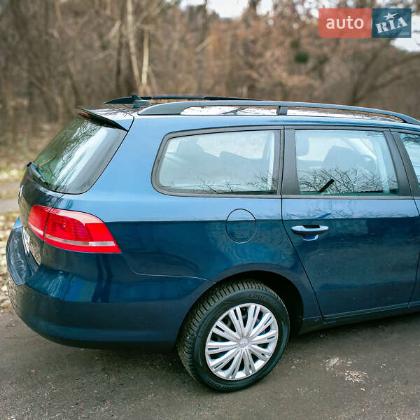 Універсал Volkswagen Passat 2011 в Житомирі