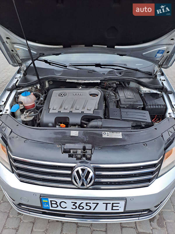 Універсал Volkswagen Passat 2011 в Львові
