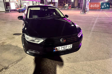 Седан Volkswagen Passat 2015 в Ужгороді