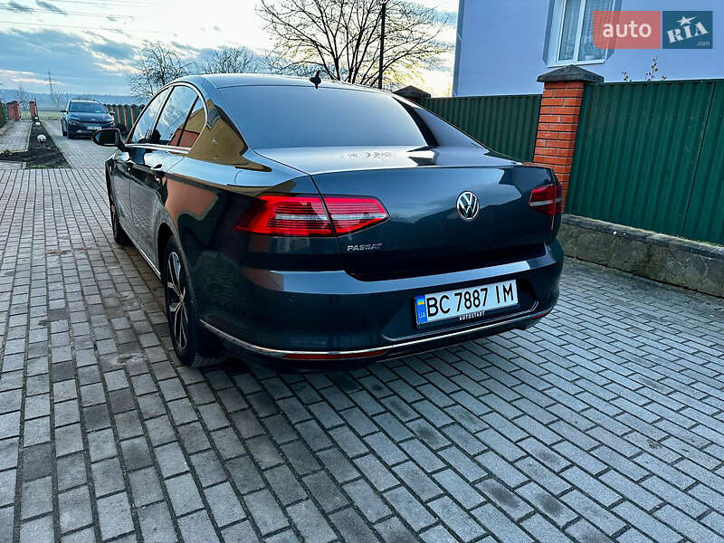 Седан Volkswagen Passat 2018 в Львове