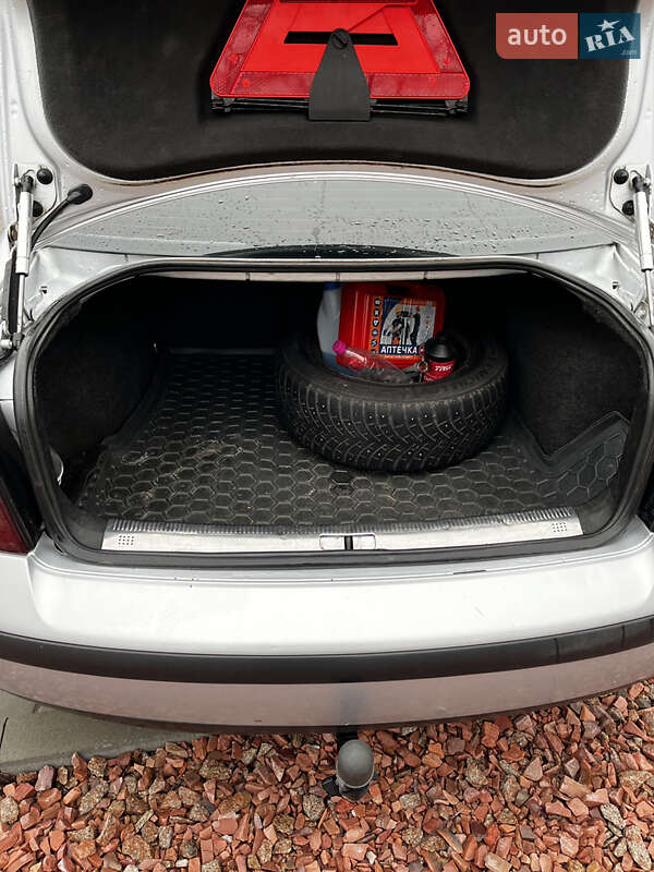 Седан Volkswagen Passat 2002 в Тараще