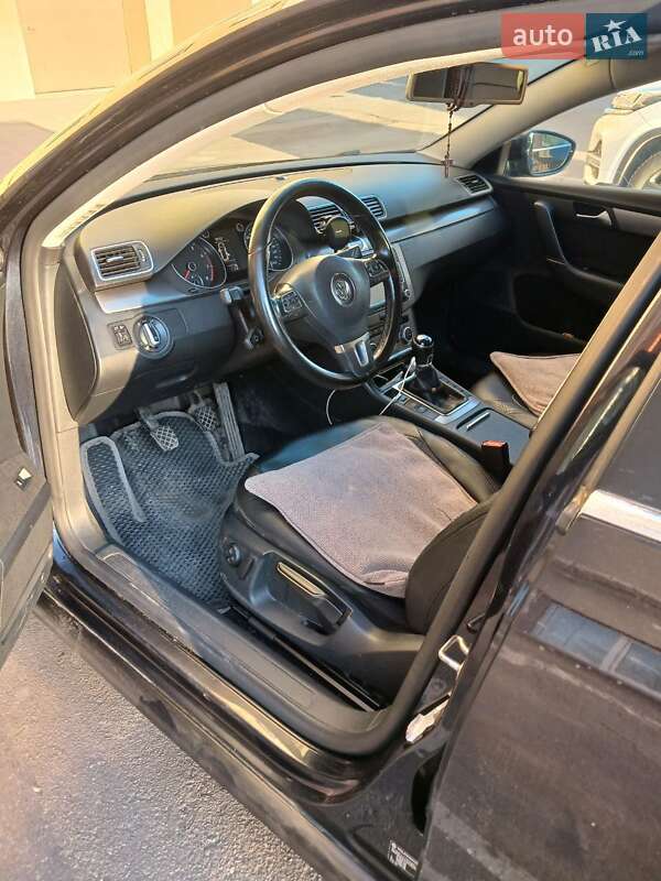 Универсал Volkswagen Passat 2012 в Хмельницком