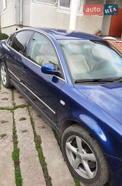 Седан Volkswagen Passat 2001 в Бурштыне