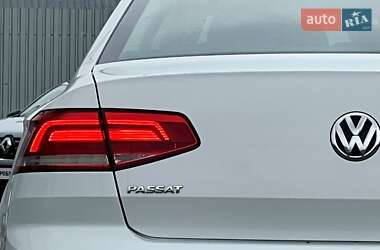 Седан Volkswagen Passat 2017 в Києві