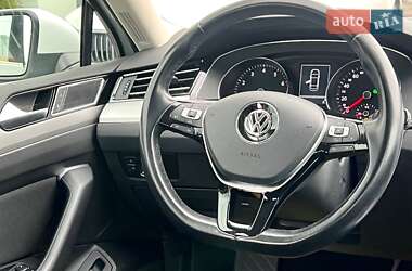 Седан Volkswagen Passat 2017 в Києві