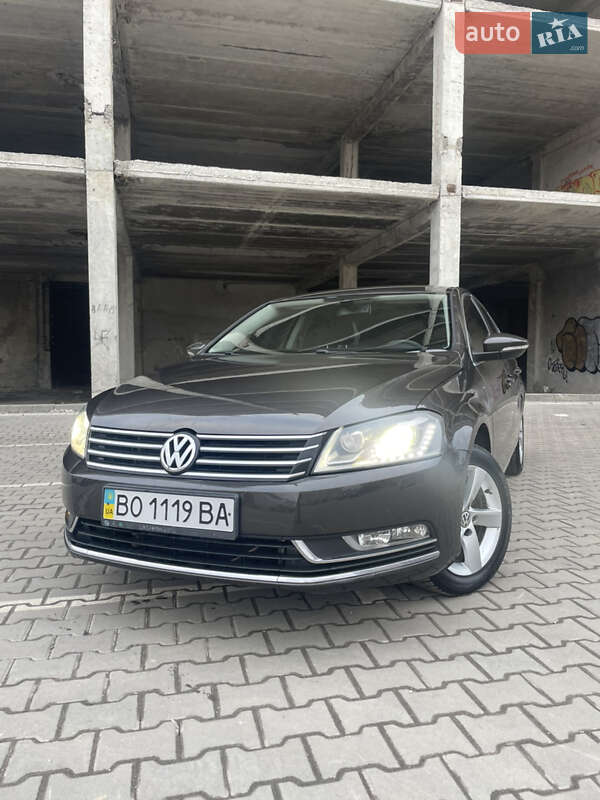 Седан Volkswagen Passat 2012 в Тернополі