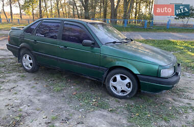 Седан Volkswagen Passat 1989 в Барановке