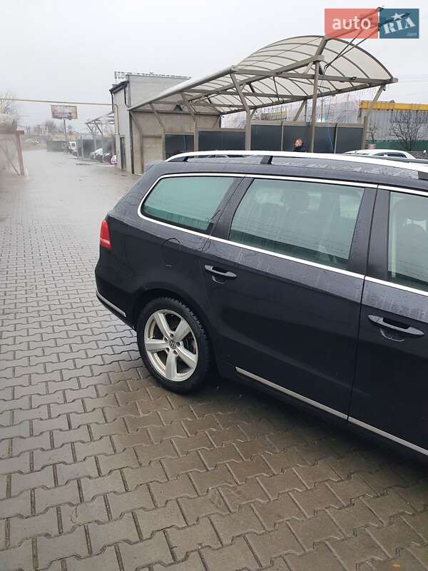 Універсал Volkswagen Passat 2012 в Житомирі