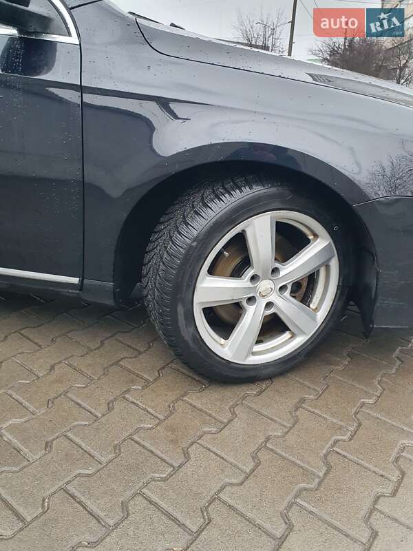 Універсал Volkswagen Passat 2012 в Житомирі