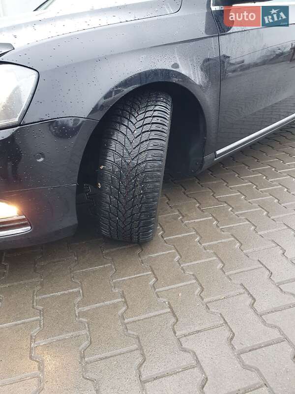 Універсал Volkswagen Passat 2012 в Житомирі