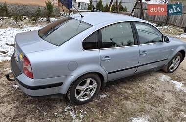 Седан Volkswagen Passat 2004 в 