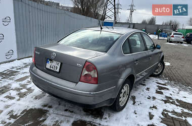 Седан Volkswagen Passat 2003 в Днепре