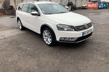 Универсал Volkswagen Passat 2014 в Ровно