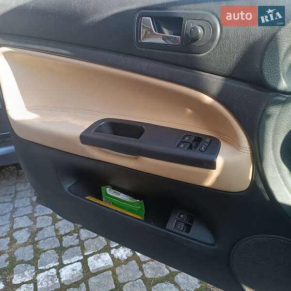 Универсал Volkswagen Passat 2002 в Киеве