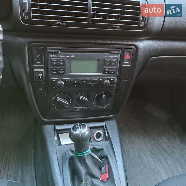 Универсал Volkswagen Passat 2002 в Киеве