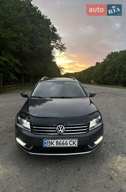 Універсал Volkswagen Passat 2012 в Рівному