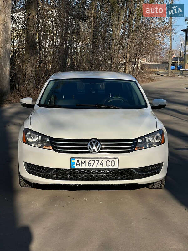 Седан Volkswagen Passat 2014 в Житомирі