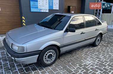 Седан Volkswagen Passat 1990 в Івано-Франківську