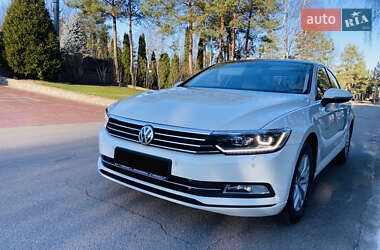 Седан Volkswagen Passat 2018 в Києві