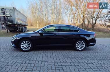 Седан Volkswagen Passat 2015 в Чернівцях