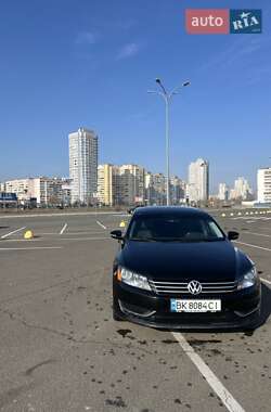 Седан Volkswagen Passat 2013 в Киеве