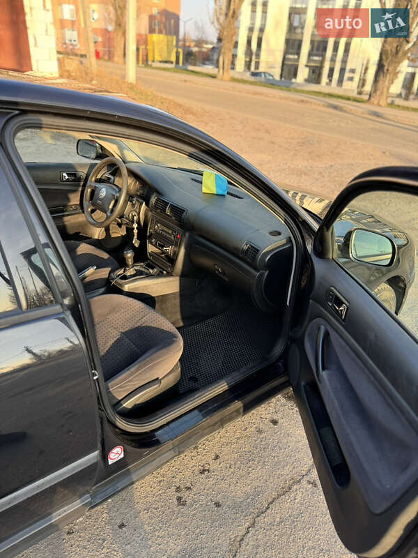 Седан Volkswagen Passat 1998 в Києві