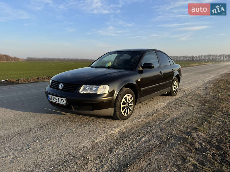 Седан Volkswagen Passat 1998 в Києві