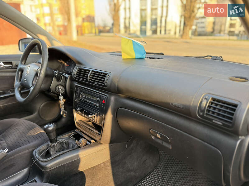 Седан Volkswagen Passat 1998 в Києві