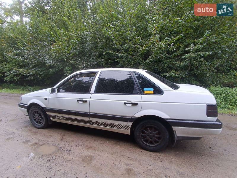 Седан Volkswagen Passat 1990 в Ходорове